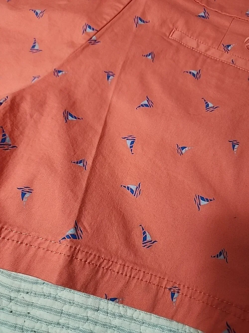 MAGELLAN SHORTS WOMENS 12 Coral SAILBOATS Novelty Print Nautical EUC Beach Vacay